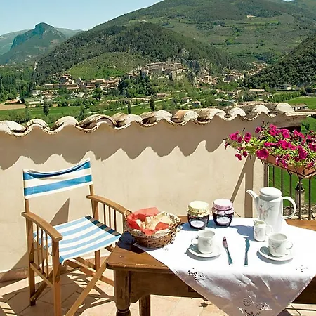Borgo San Valentino Hotel 4*